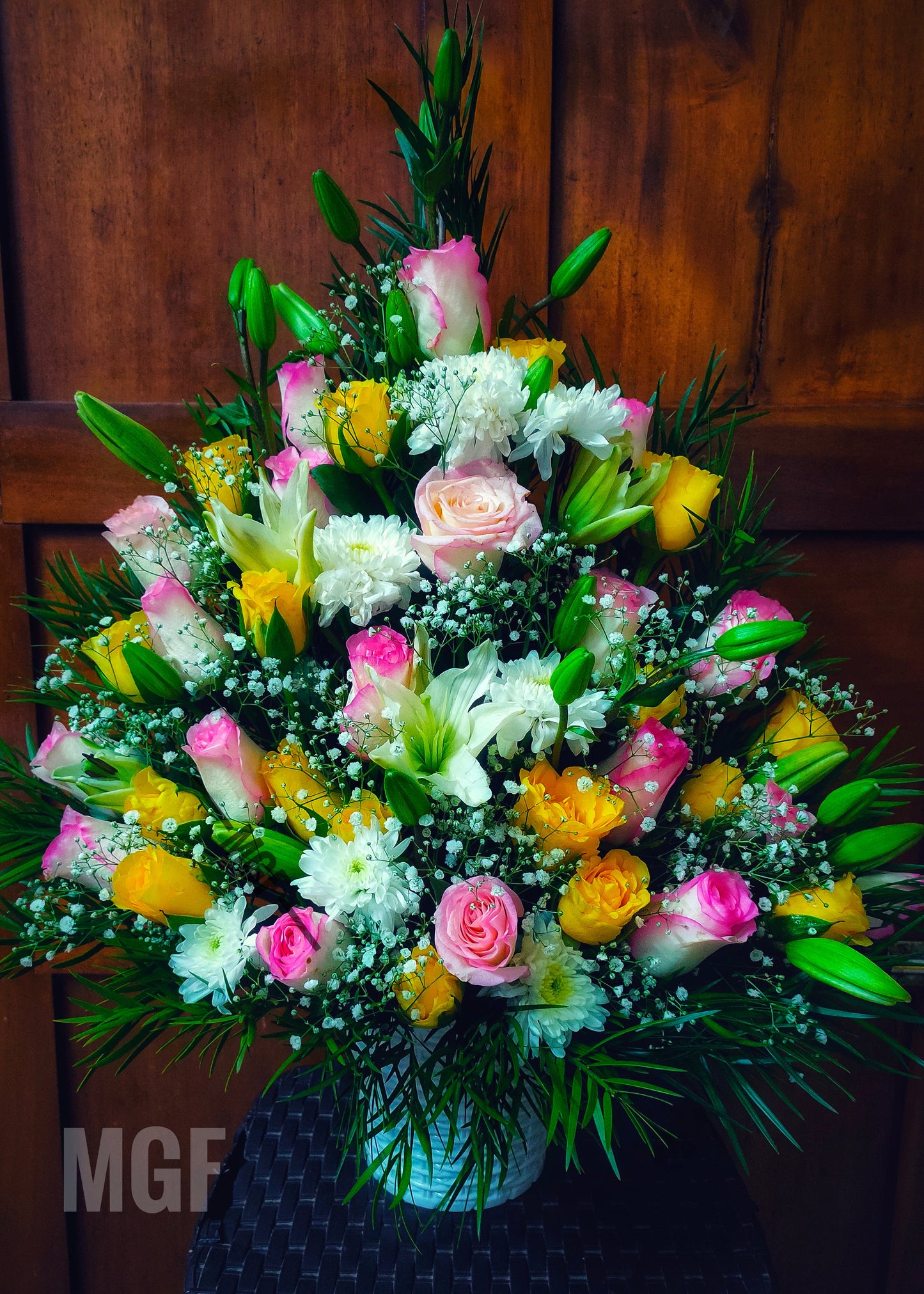 Mixed premium flowers arrangement