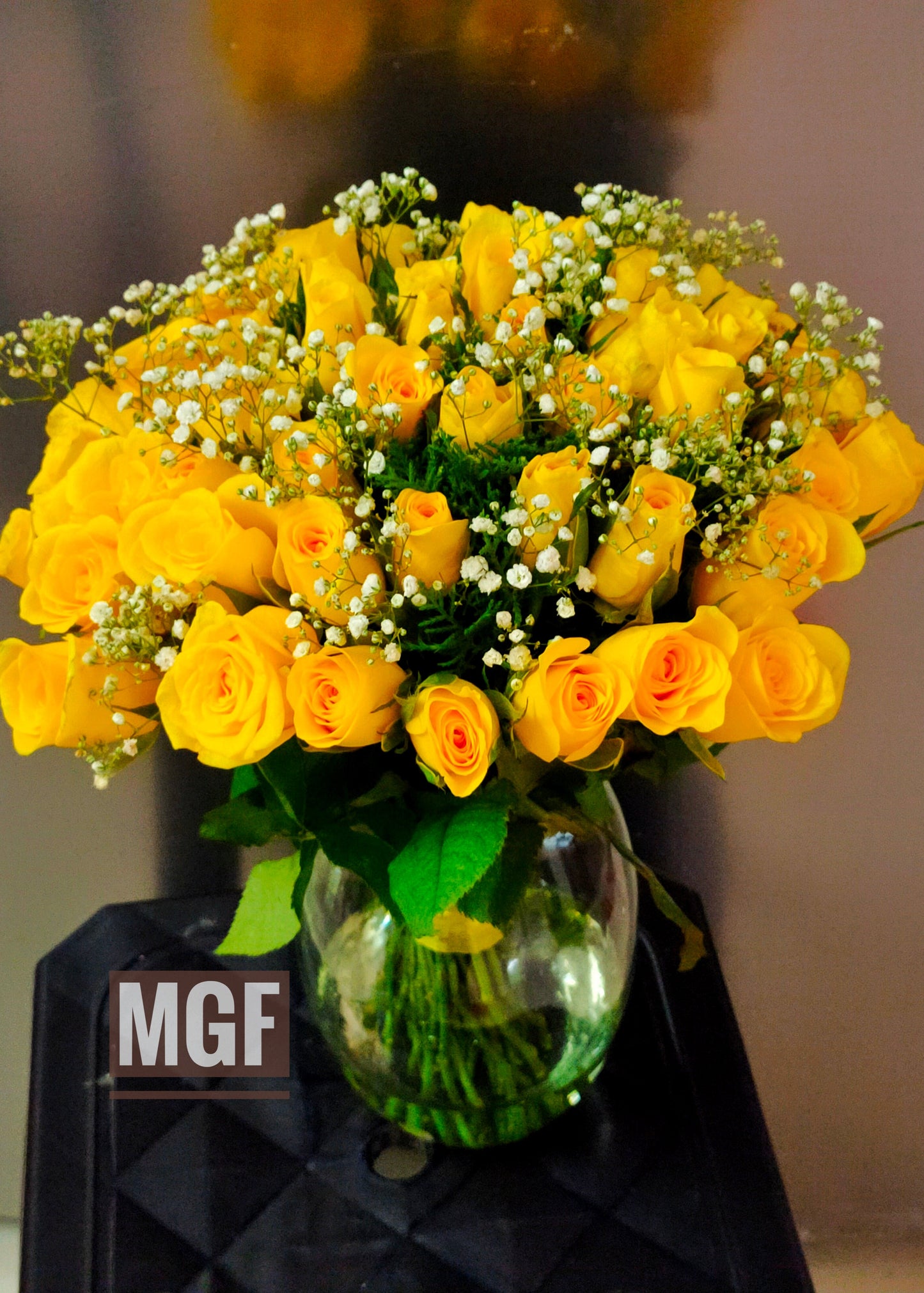 50 Yellow roses in Vase