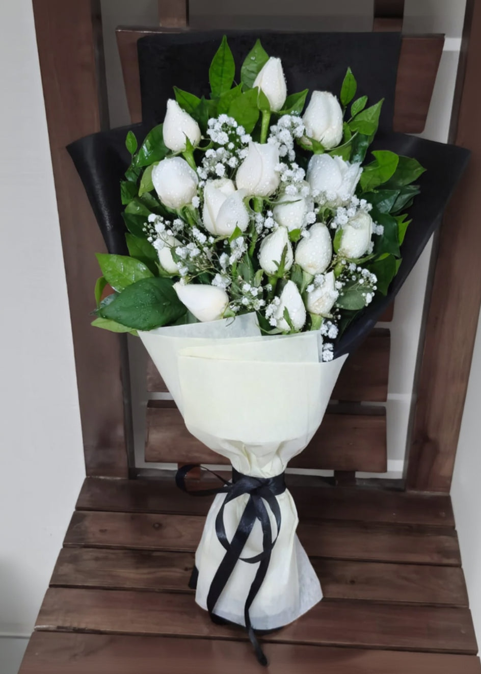 15 White Roses Bouquet