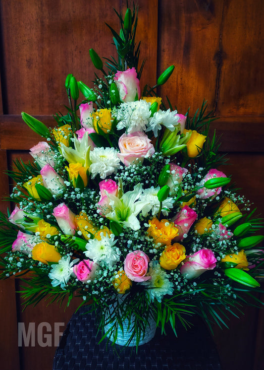 Mixed premium flowers arrangement