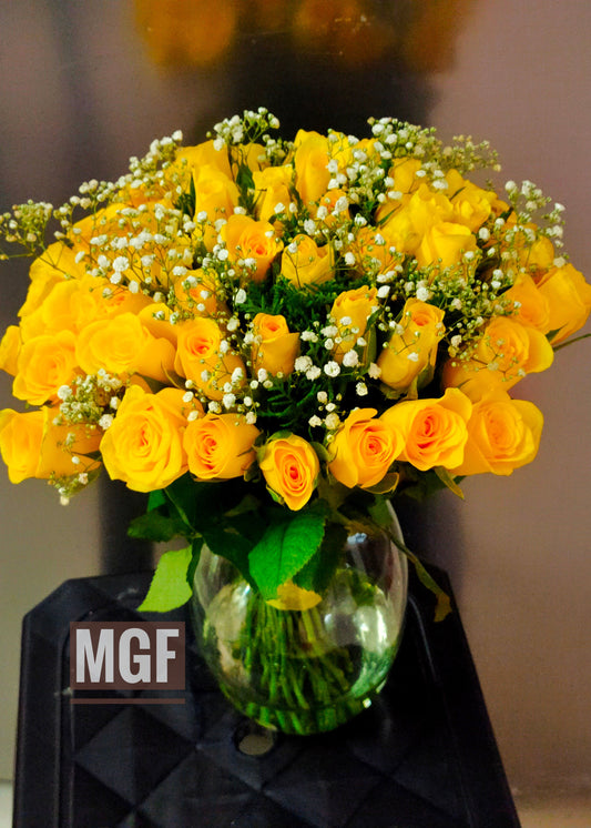 50 Yellow roses in Vase
