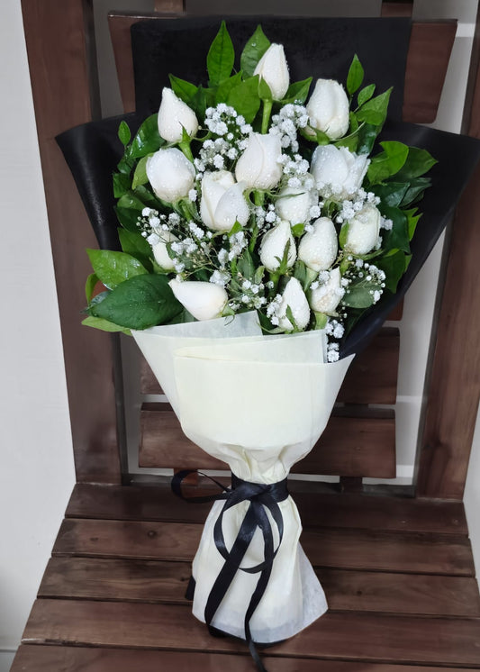 15 White Roses Bouquet